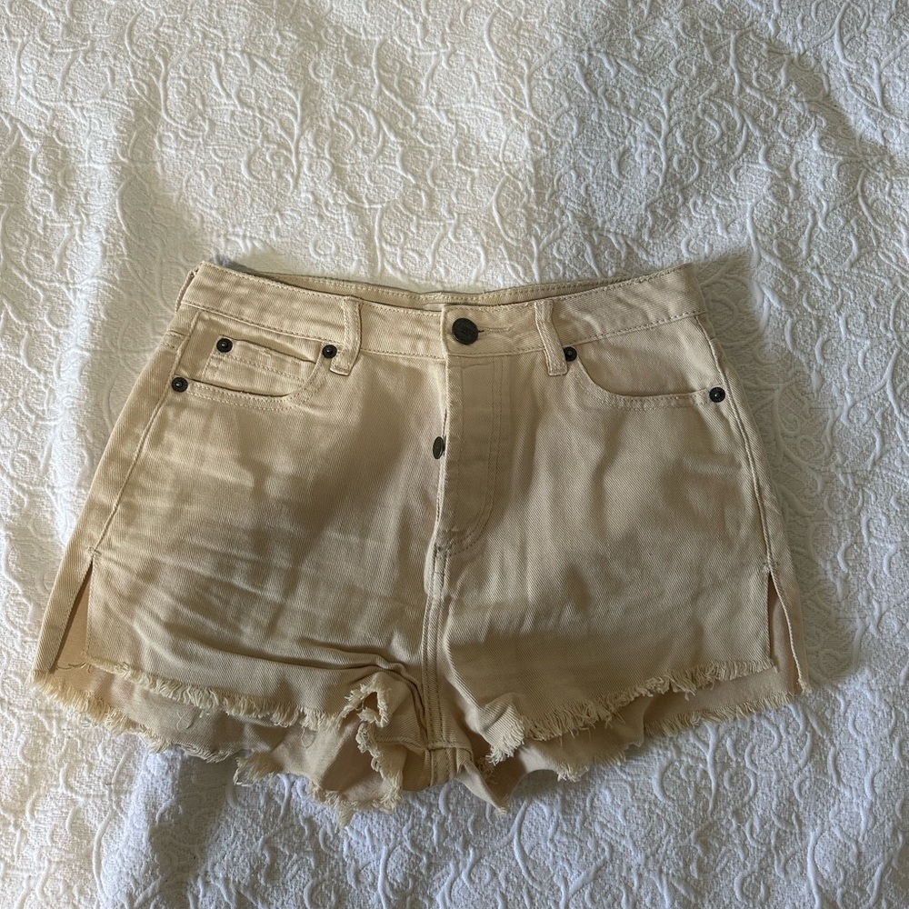 Amuse Society Women's Cream Denim Shorts